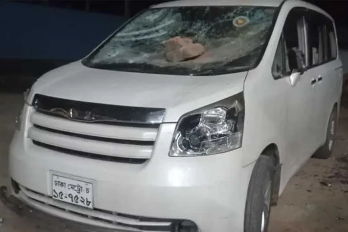 নেত্রকোনায় জামায়াতের এমপি অবরুদ্ধ, গাড়ি ভাঙচুর